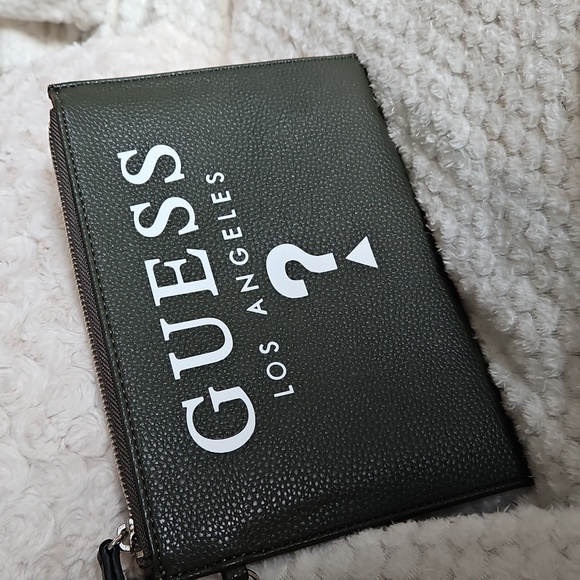 GUESS Los Angeles Vegan Clutch - Picture 1 of 8